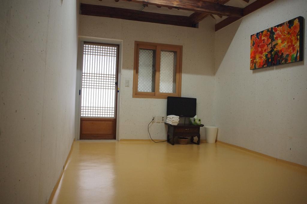 Floral Space Hanok Guesthouse Gyeongju Exterior photo