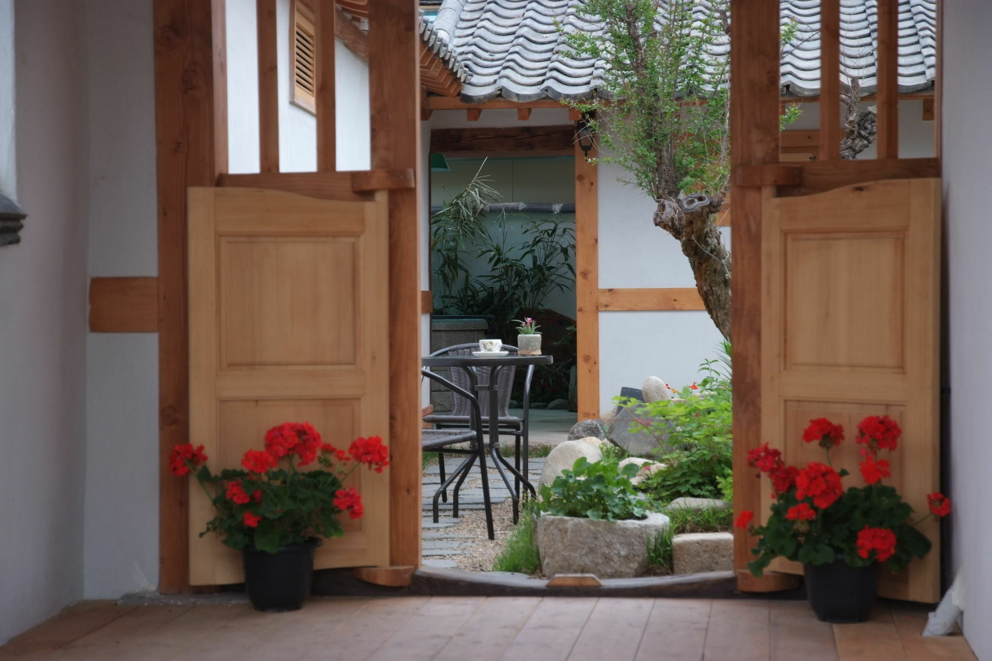 Floral Space Hanok Guesthouse Gyeongju Exterior photo
