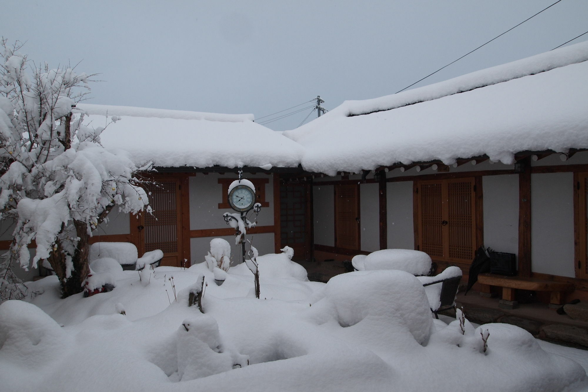 Floral Space Hanok Guesthouse Gyeongju Exterior photo